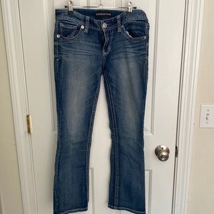 Womens American Eagle jeans low rise barely boot cut size 6s